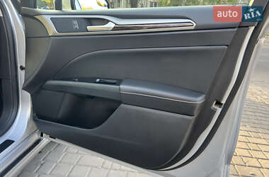 Седан Ford Fusion 2016 в 
