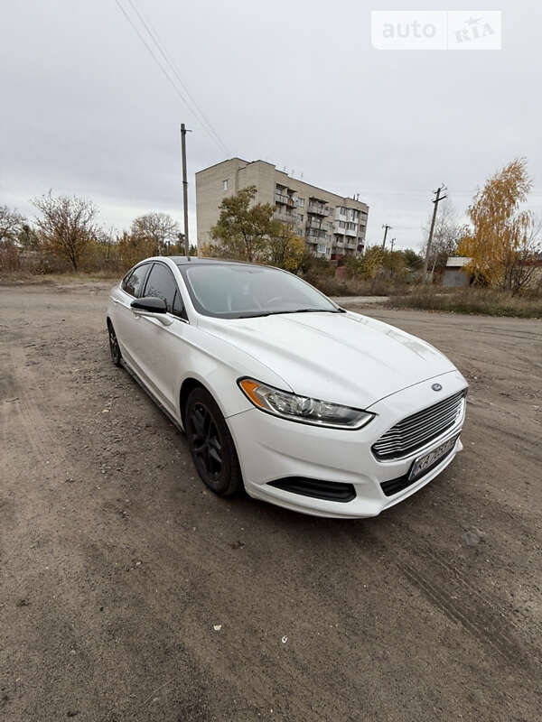 Седан Ford Fusion 2016 в Лебедині