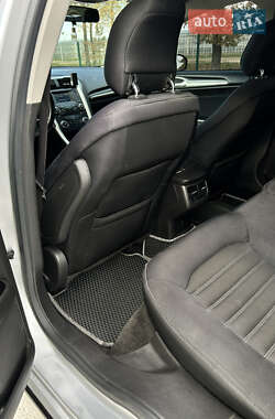 Седан Ford Fusion 2013 в 