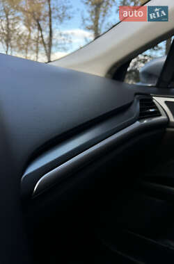 Седан Ford Fusion 2013 в 