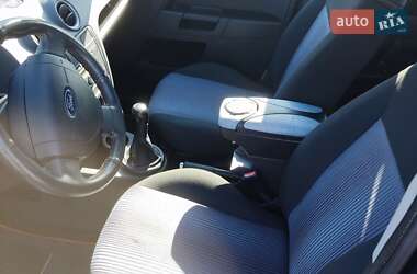 Хэтчбек Ford Fusion 2010 в 