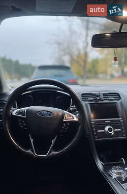 Седан Ford Fusion 2018 в 