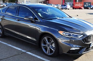 Седан Ford Fusion 2016 в 