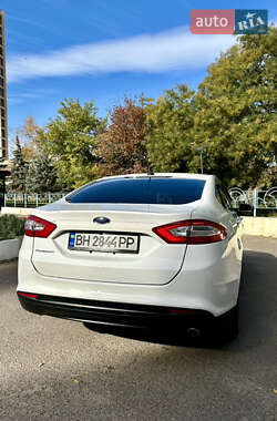 Седан Ford Fusion 2015 в 