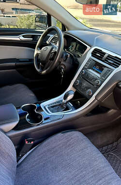 Седан Ford Fusion 2015 в 