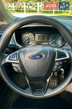 Седан Ford Fusion 2015 в 