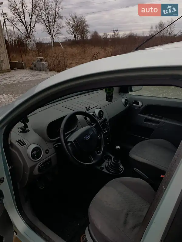 Хэтчбек Ford Fusion 2003 в 