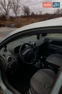 Хэтчбек Ford Fusion 2003 в 