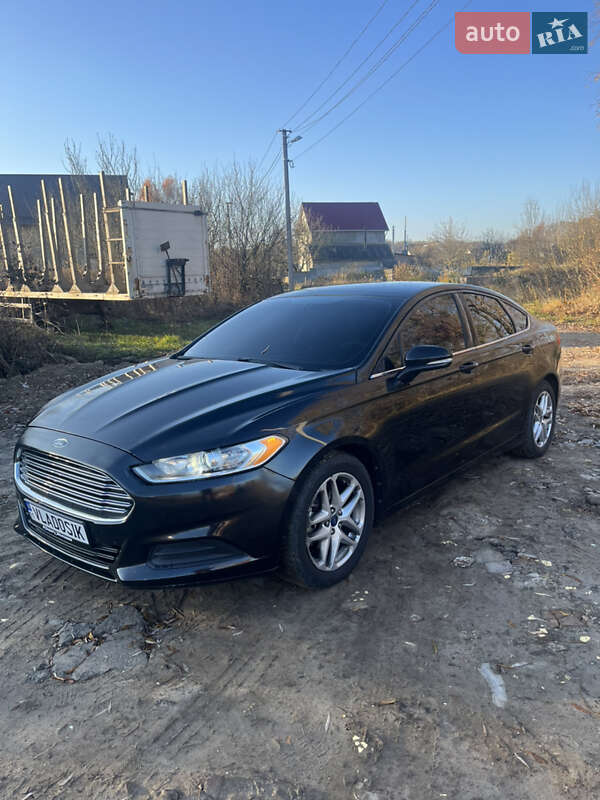 Седан Ford Fusion 2012 в Бучі