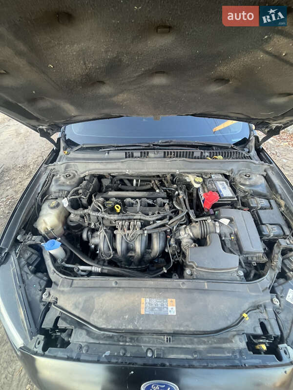 Седан Ford Fusion 2012 в Бучі