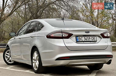 Седан Ford Fusion 2016 в Львове