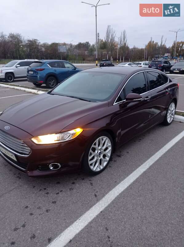 Седан Ford Fusion 2013 в 