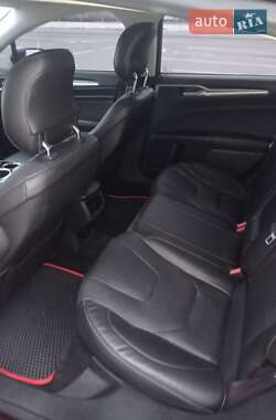 Седан Ford Fusion 2013 в 