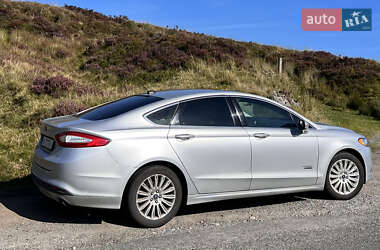 Седан Ford Fusion 2015 в Ромнах