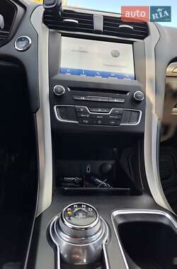 Седан Ford Fusion 2018 в 