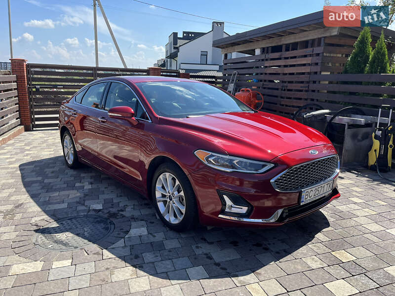 Седан Ford Fusion 2019 в Львові