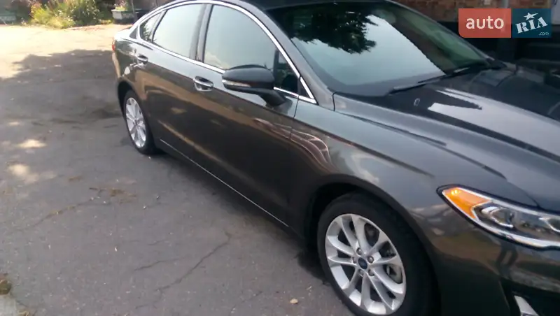 Седан Ford Fusion 2019 в 