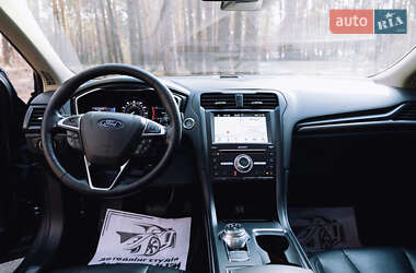Седан Ford Fusion 2019 в 