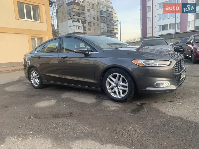 Седан Ford Fusion 2016 в 