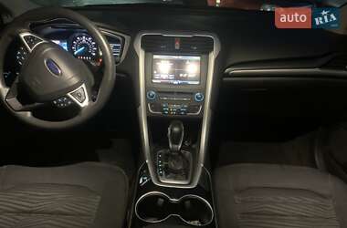 Седан Ford Fusion 2016 в 