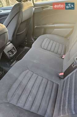 Седан Ford Fusion 2016 в 