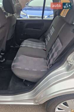 Хэтчбек Ford Fusion 2006 в 