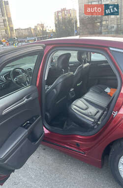 Седан Ford Fusion 2013 в 