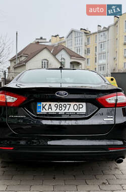 Седан Ford Fusion 2015 в 