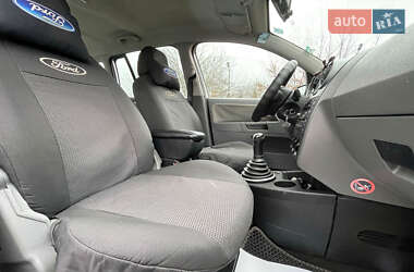 Хэтчбек Ford Fusion 2002 в 
