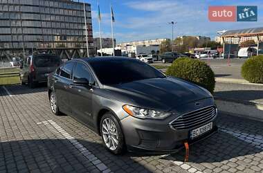 Седан Ford Fusion 2018 в Львові