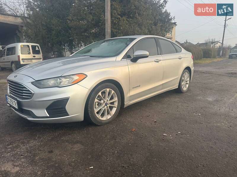 Седан Ford Fusion 2019 в Львове