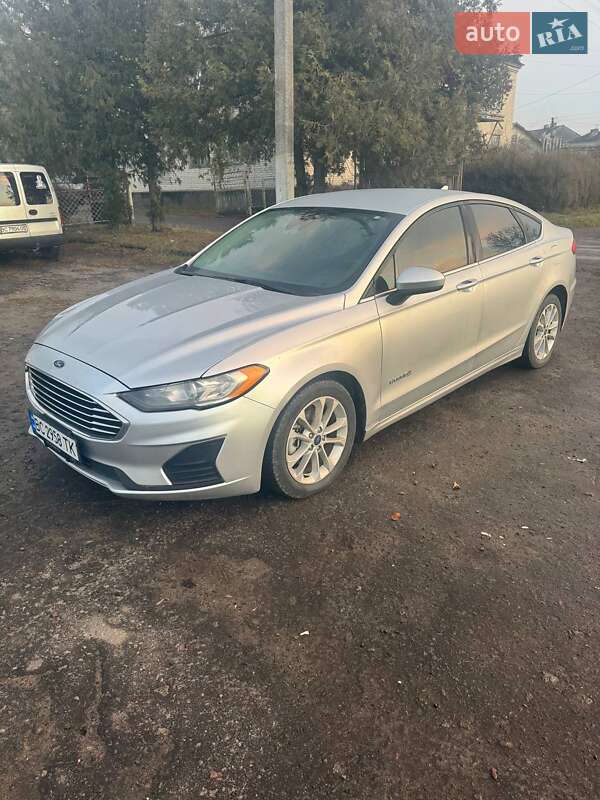 Седан Ford Fusion 2019 в Львове