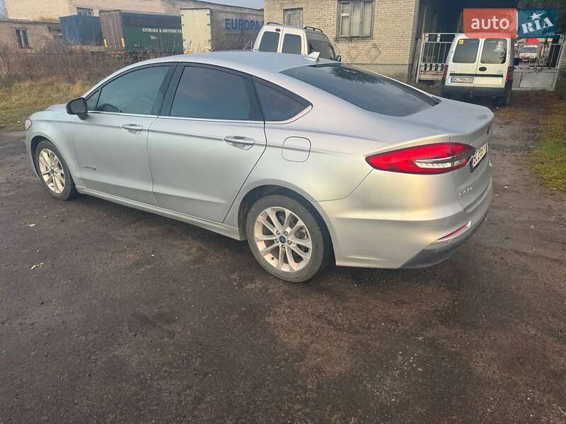 Седан Ford Fusion 2019 в Львове