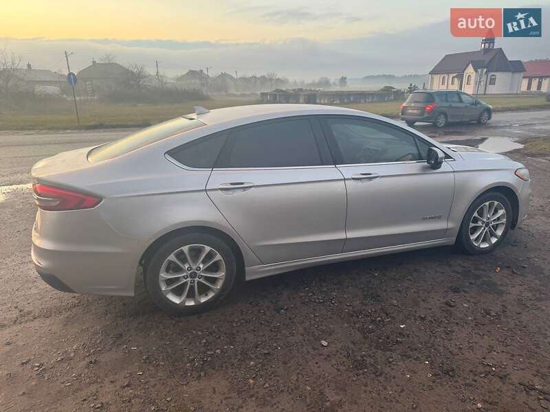 Седан Ford Fusion 2019 в Львове