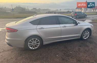Седан Ford Fusion 2019 в 