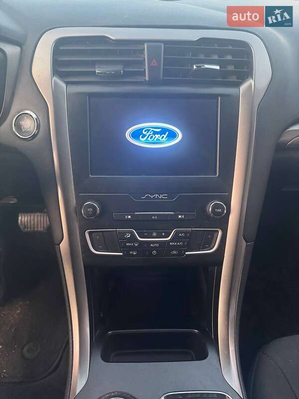 Седан Ford Fusion 2019 в Львове