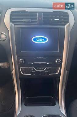 Седан Ford Fusion 2019 в 
