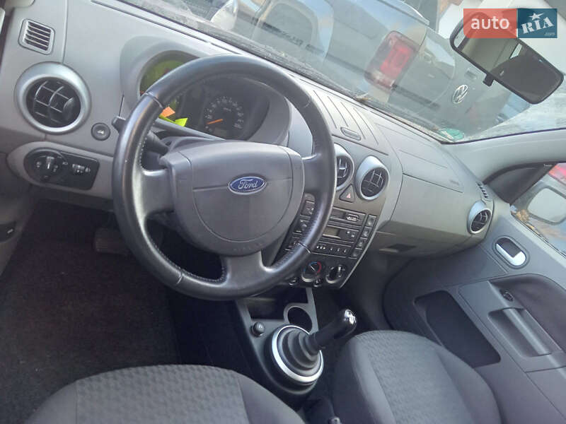 Хэтчбек Ford Fusion 2003 в Трускавце