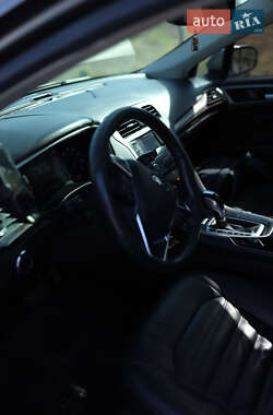 Седан Ford Fusion 2013 в 