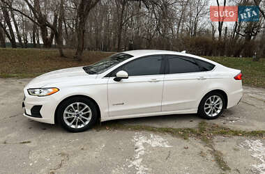 Седан Ford Fusion 2018 в 