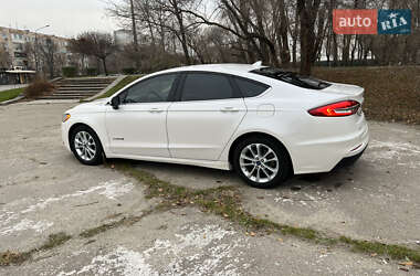 Седан Ford Fusion 2018 в 
