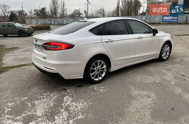 Седан Ford Fusion 2018 в 