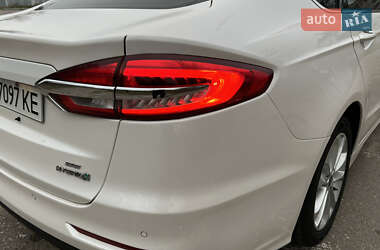 Седан Ford Fusion 2018 в 