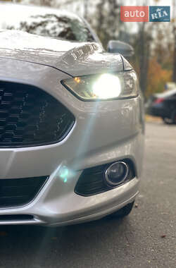 Седан Ford Fusion 2015 в 