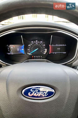 Седан Ford Fusion 2015 в 