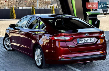 Седан Ford Fusion 2015 в 