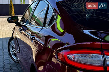 Седан Ford Fusion 2015 в 