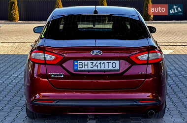 Седан Ford Fusion 2015 в 