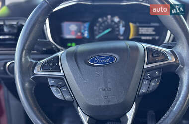 Седан Ford Fusion 2015 в 