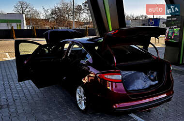 Седан Ford Fusion 2015 в 